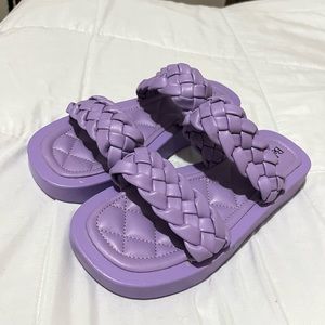 Slip on purple slides very comfortable like new in good condition